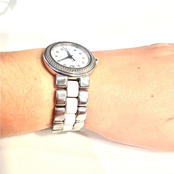 Movado Women's diamond Watch , great condition ,authentic - Picture 3 of 7